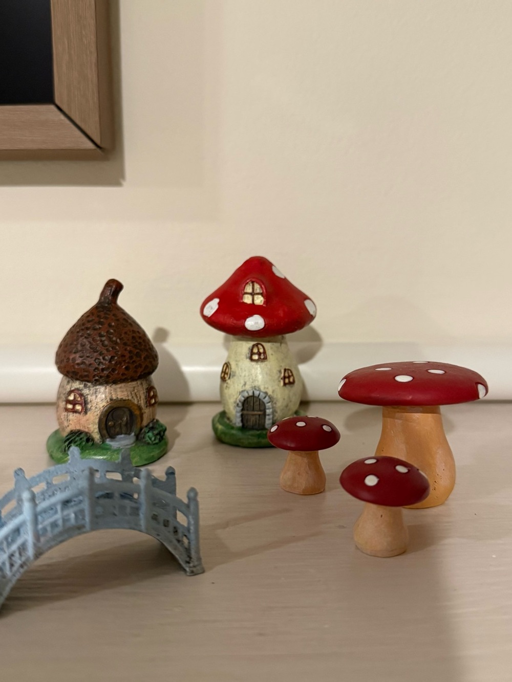 Mini terrarium / fish tank figurines
